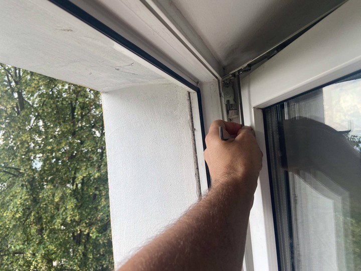 Регулювання пластикових вікон в Дніпрі