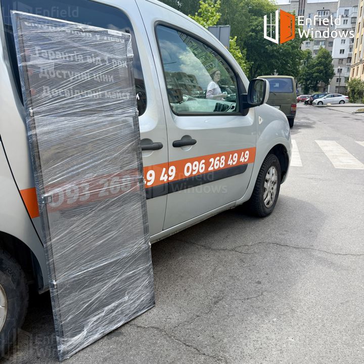 Авто Енфілд Віндовс на якому доставляємо москітні сітки